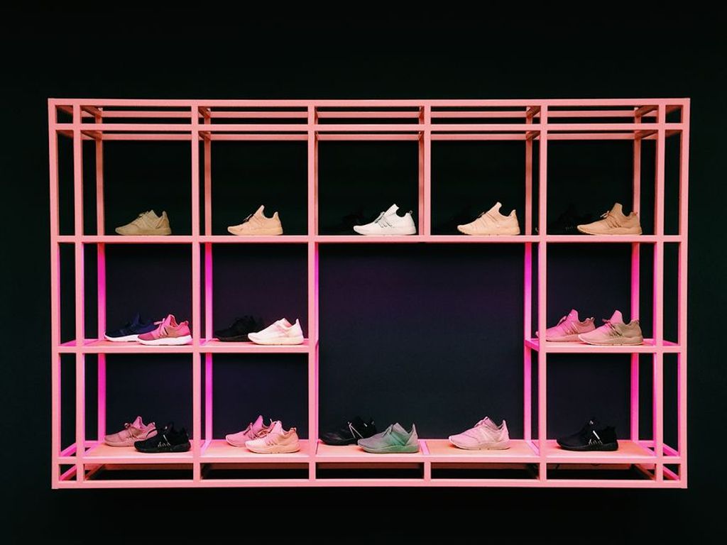Robin באתר PEXELS online sneaker store
